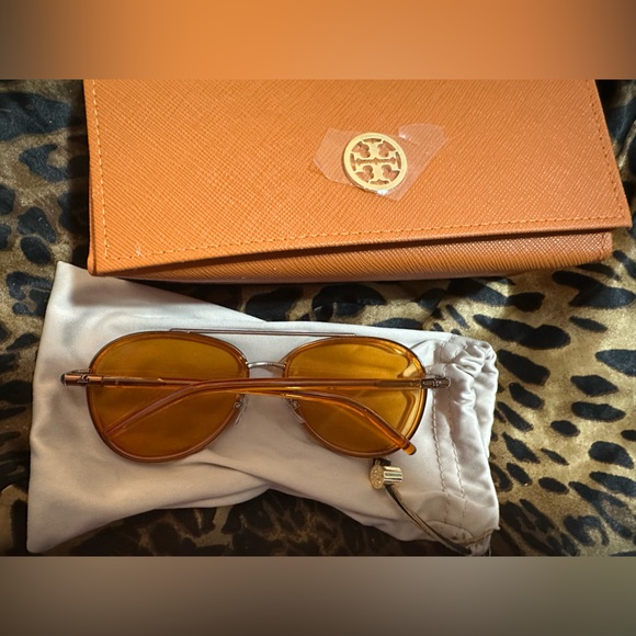 TORY BURCH ROUND Sunglasses-AMBER - Picture 2 of 7